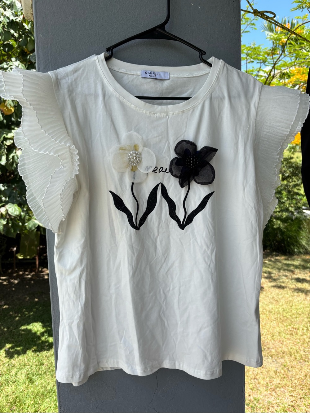 White Floral Appliqué Ruffle Sleeve Top